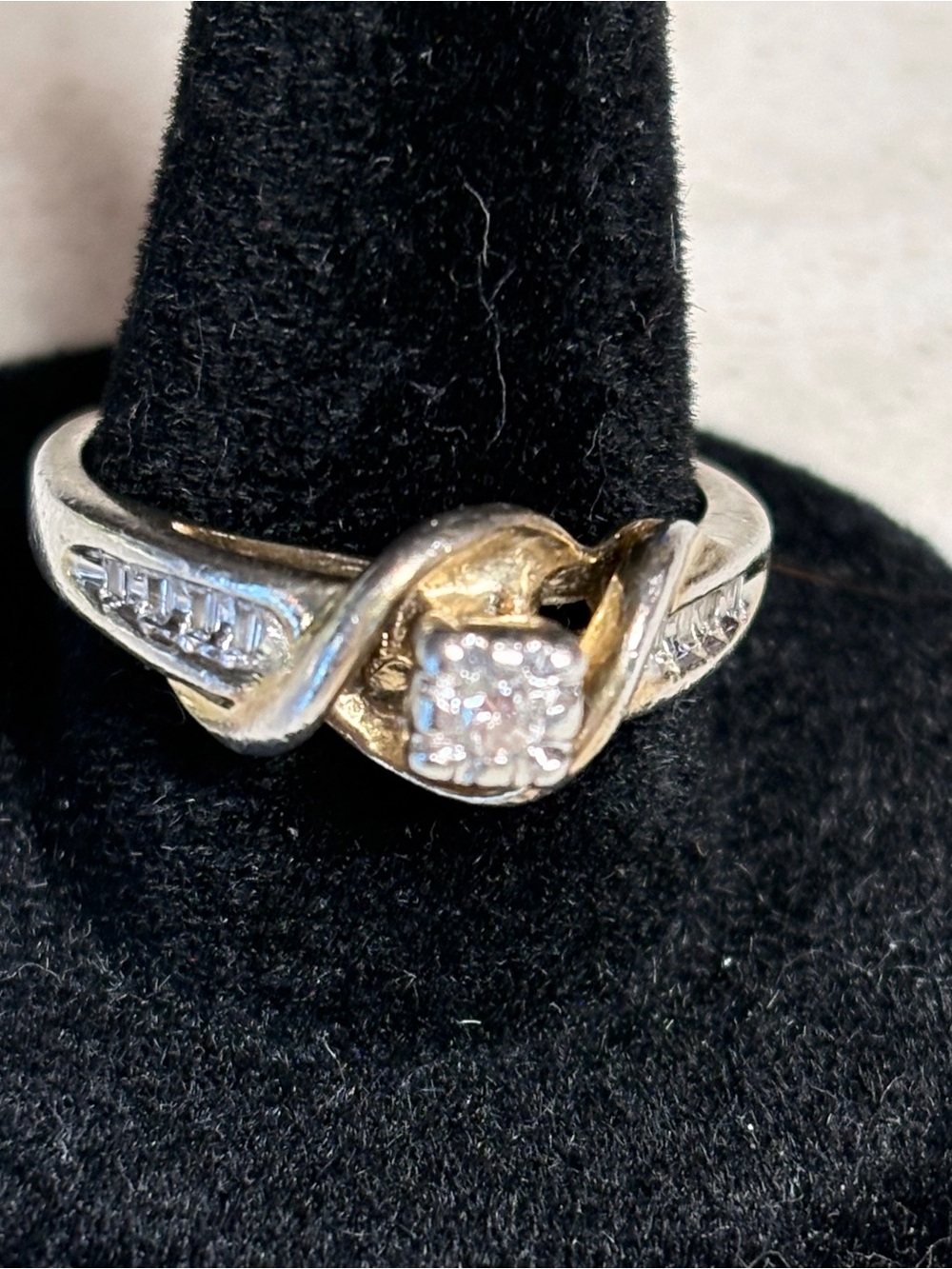 Twist-Style Solitaire Diamond Ring in Two-Tone Metal. Size 6.5. Item H2